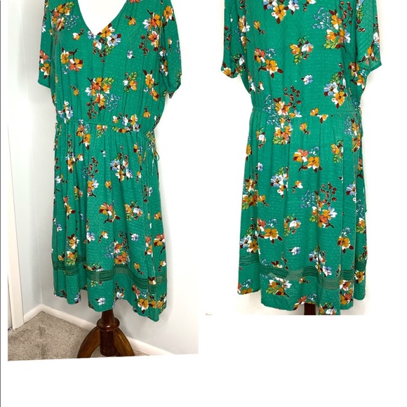 En Creme Dresses & Skirts - En Creme Hippie Boho Floral V-neck Dress 1X